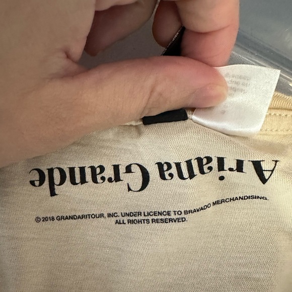 2018 H&M Ariana Grande Sweetner Shirt Womens Small Beige Brown Music Concert - Picture 7 of 7